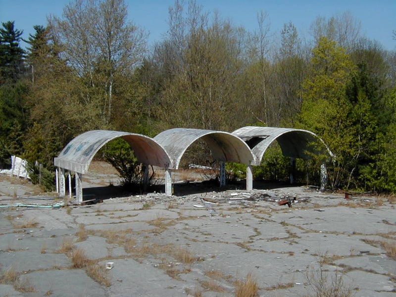 The main entrance from the antenna mast.