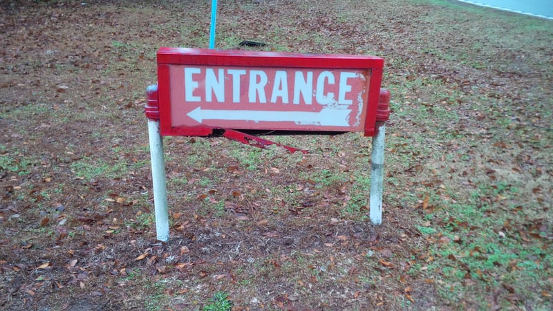 Nice place, lots of the old fixtures like this entrance sign.