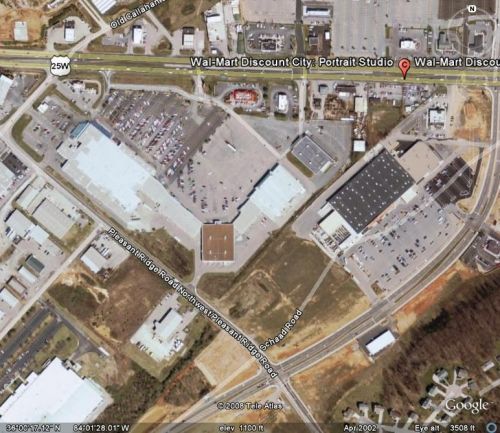 twin-aire drive-in was locatade on the side where wal-mart and home depot is at it closed in the early or mid 1990's on one end was a sceen and at the other end was another and ride in the middle was two concession wjth two perjectors it was a good thing