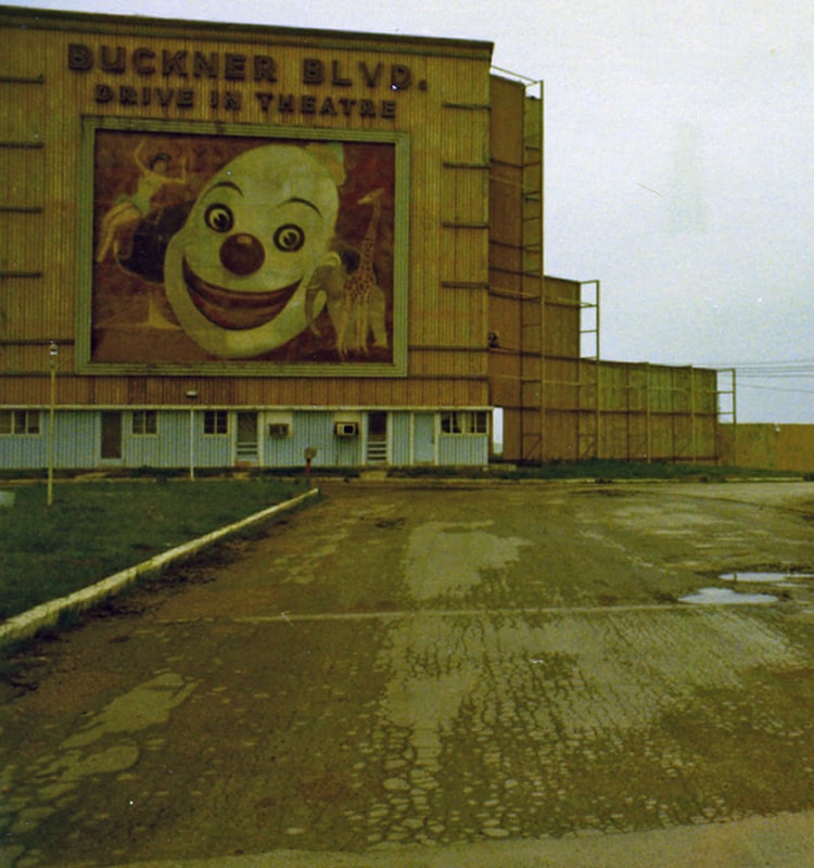 When the Buckner opened, it featured a mural of a stagecoach on the screen tower. This was later replaced by a clown similar to the one on the Chalk Hill Drive-In. The theater closed in the late 1970s and was demolished by 1981.