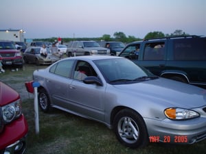 Owner Martin Murray has gone out of his way to install in-car speakers on all 3 of his fields. This is my rental car. When it got dark, someone walked into the cord, so I hung up the speaker. I used the radio sound which was excellent.