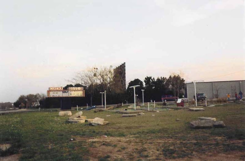 miniature golf and marquee. Cinema: Ice Age, Drive-In: ET and Big Fat Liar. In photo 4, The Saint was also playing at the cinema. My apologies to Val Kilmer.