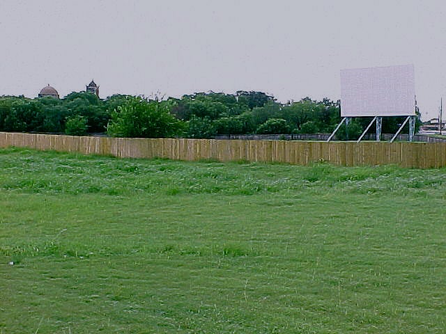 Screen #4 with mission San José in background on left side.