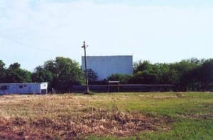 lot, screen, projection booth, and a trailer that i guess the current owners put up...(orig. from driveintheater.com)