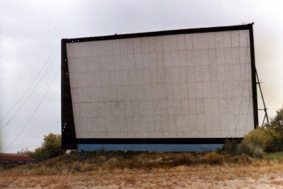 The main screen there were two screens looking somewhat ragged, just before it was dismantled.