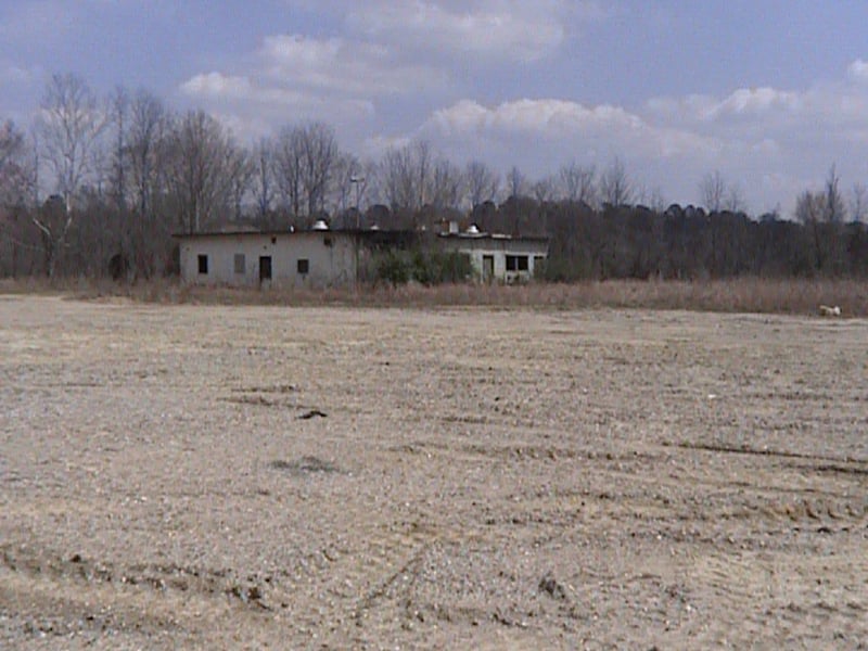 Here is how the drive in looks as of 3/2006. The land is currently for sale