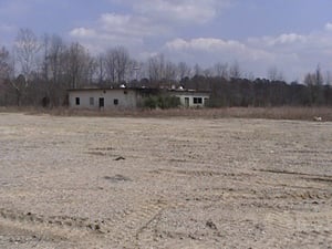 Here is how the drive in looks as of 3/2006. The land is currently for sale