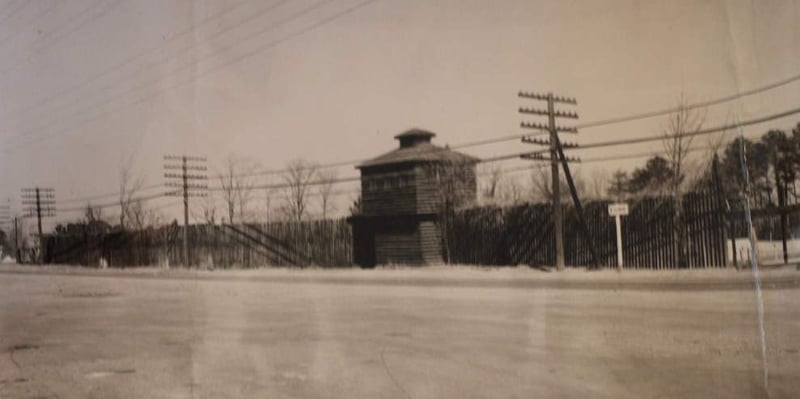 Stockade DI 1941-1963 Claimed to be second built in VA and sixth built in USA. Was segregated with fence down middle of viewing area.