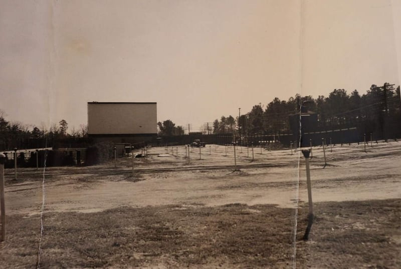 This picture shows the divided parking lot.