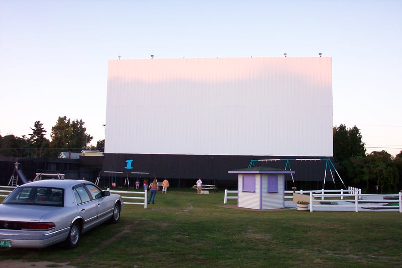 Screen one with playground and mini-golf area at base.