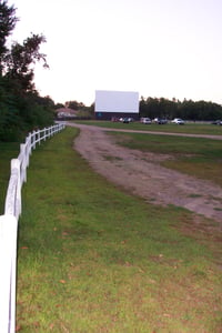 Screen with fencing.
