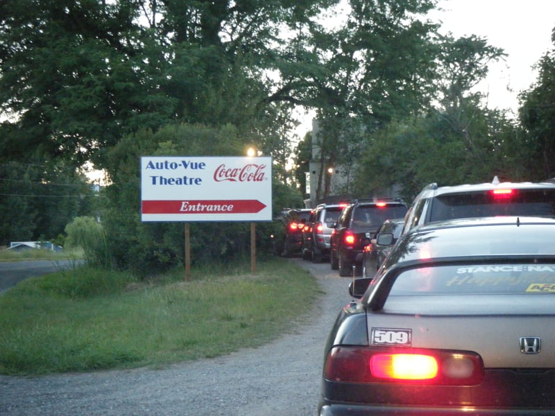 Auto Vue Drive-In Entrance on 07-01-16.