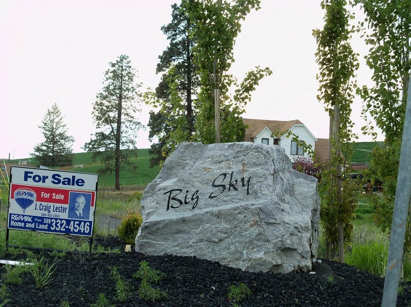 The housing developent here is named after the theater. Only a few houses have been built so far.