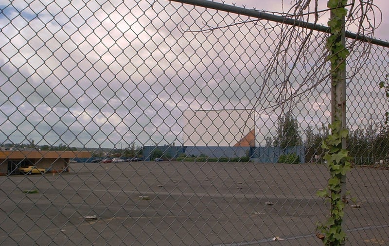 The screen and snack bar in the last days