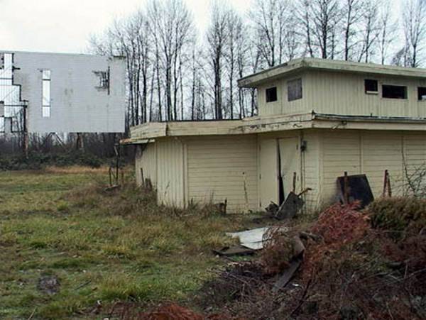 concession/projection building, and screen