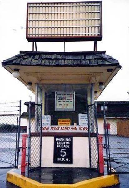 one of the north ticket booths to theaters 1-3 (orig. from http://www.geocities.com/Hollywood/Pavillion/2216/driveins.html )