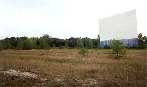 pic of the screen and car ramps, from the 1990s. if you look carefully, a few trees had started to grow on the right side of the ramp area.