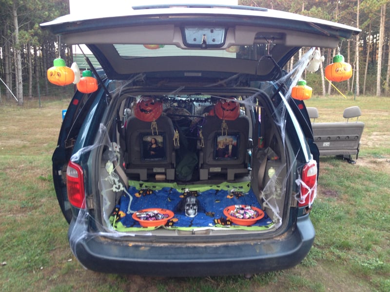 Spookarama 8 Car Decorating.