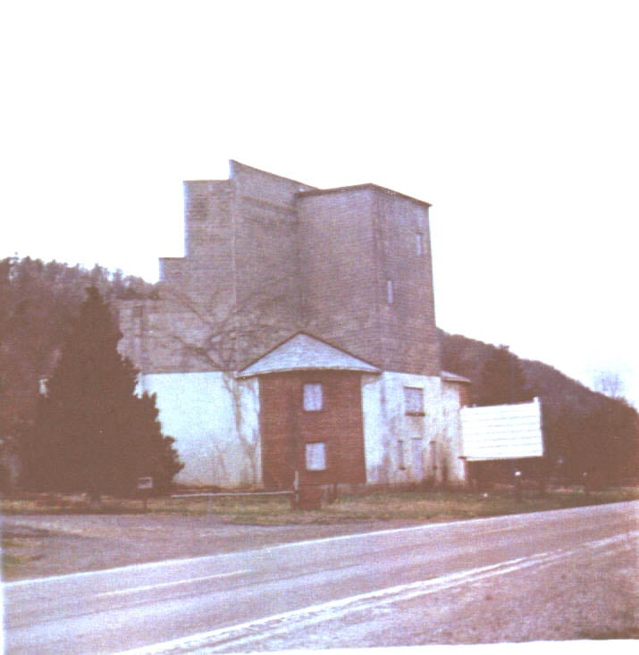 Screen Tower with living quarters, how cool would that be!
