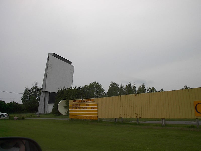 This is a picture of the Cine-drive in the season of 2006. It is currently in the best condition I have seen at a drive in.