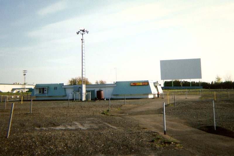 Restaurant and screen 1