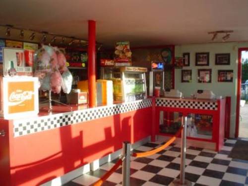 Inside the 5 Diner