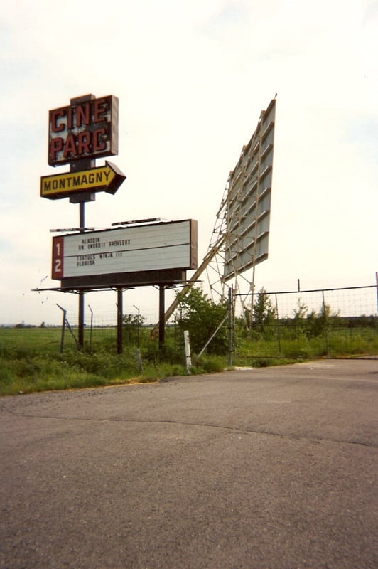 Cin-Parc Montmagny main entrance with screen 1