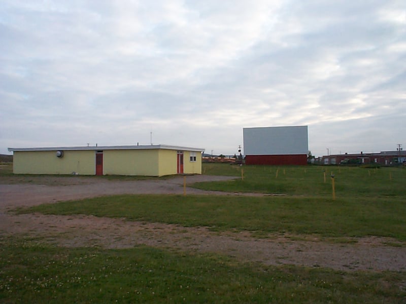 screen and snack bar