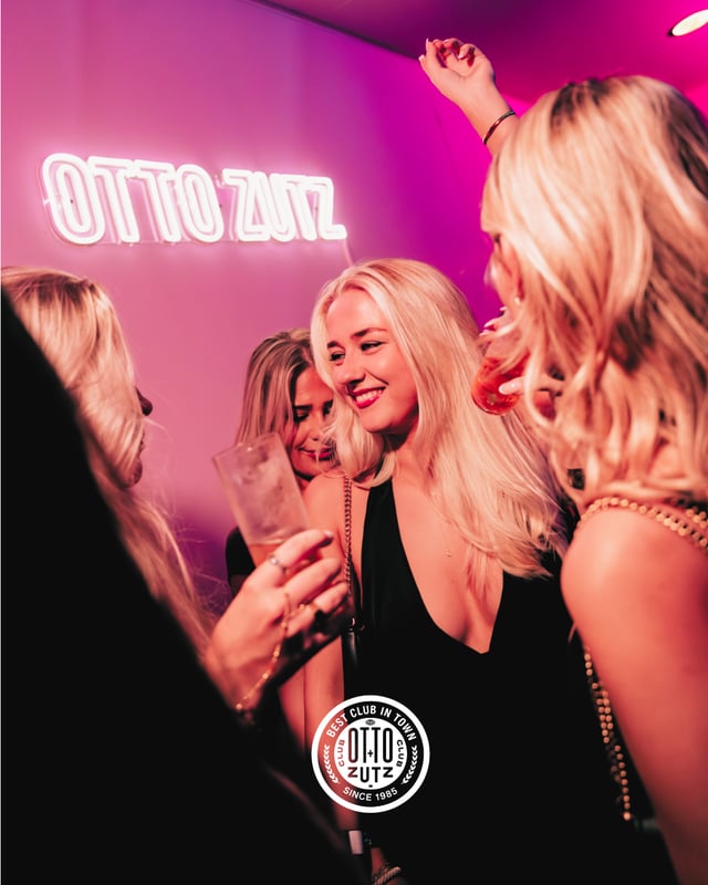Cartel de Caprixo Fridays en Otto Zutz