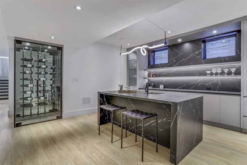 Luxury estate at 1433 Myron Drive, Mississauga — photo 8