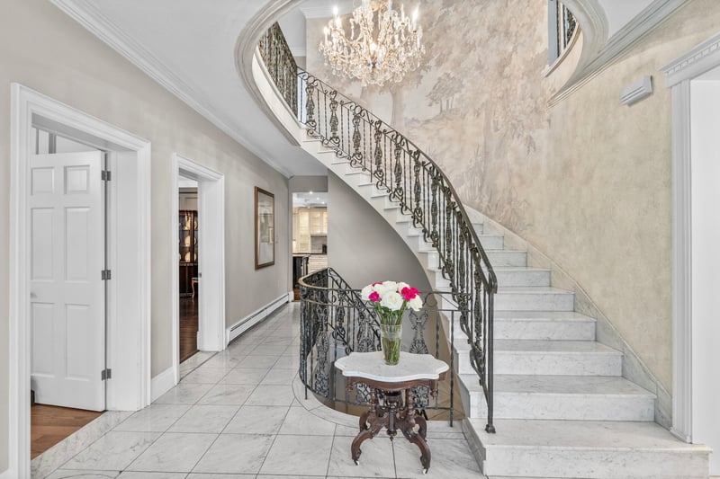 Luxury estate at 14 Delbrook Court, Hamilton, ON — photo 16
