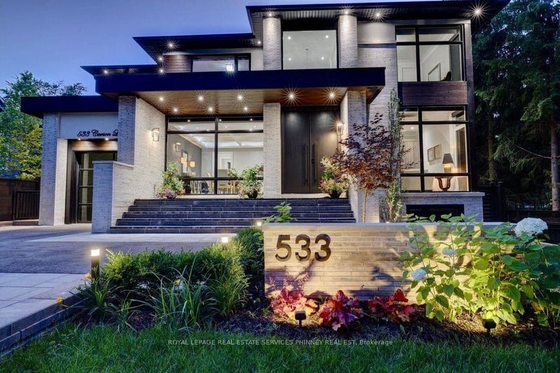 Luxury estate at 533 Carson Lane, Oakville, ON — photo 3