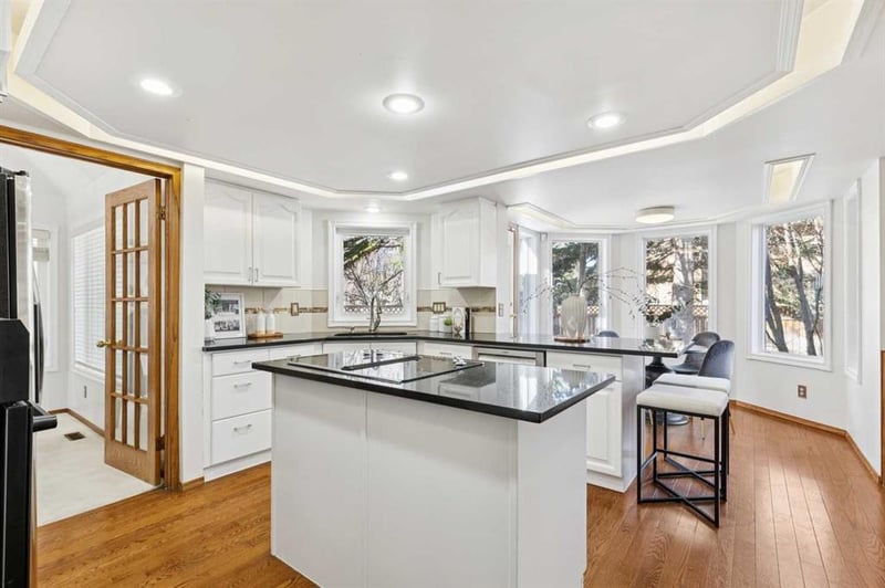 Luxury estate at 1442 Sunwood Road Southeast, Calgary, AB — photo 7