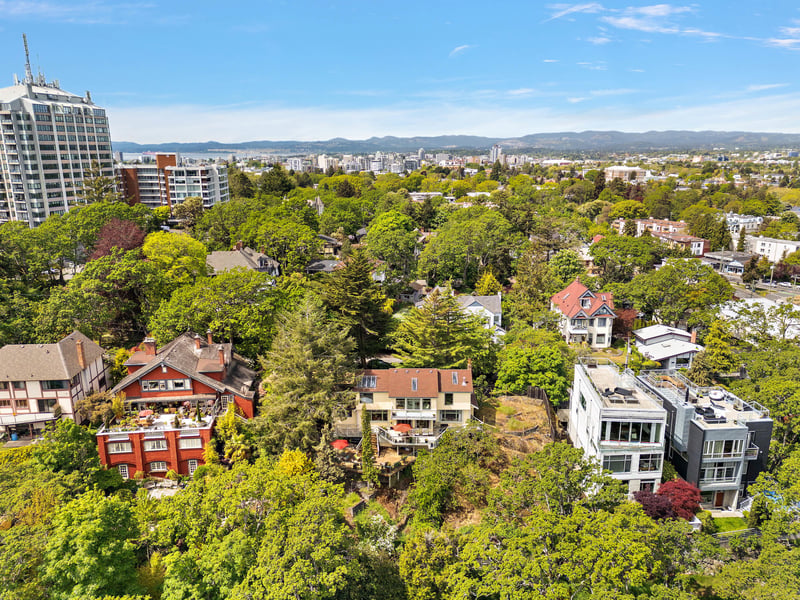 Luxury estate at 1019 Terrace Avenue, Victoria, BC — photo 37