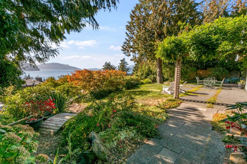 Luxury estate at 45 Sweetwater Place, Lions Bay — photo 23