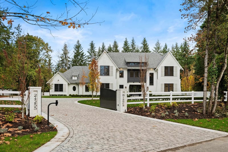 6-bedroom luxury home in 24255 54 Avenue, Langley Township, BC