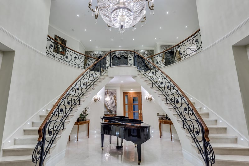 Luxury estate at 1175 Eyremount Drive, West Vancouver, BC — photo 8
