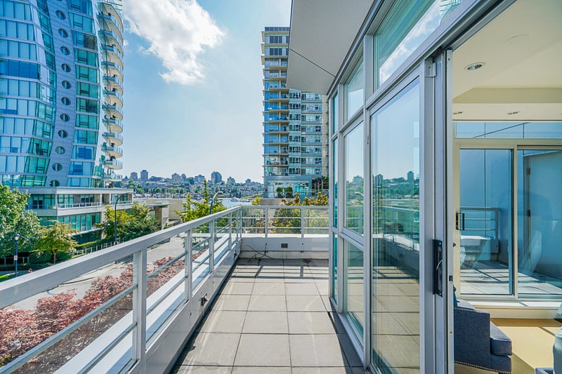 Luxury estate at 403 Beach Crescent, Vancouver, BC — photo 17