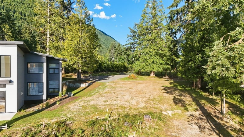 Luxury estate at Lot B Sa-Seen-Os Road, Youbou, BC — photo 16