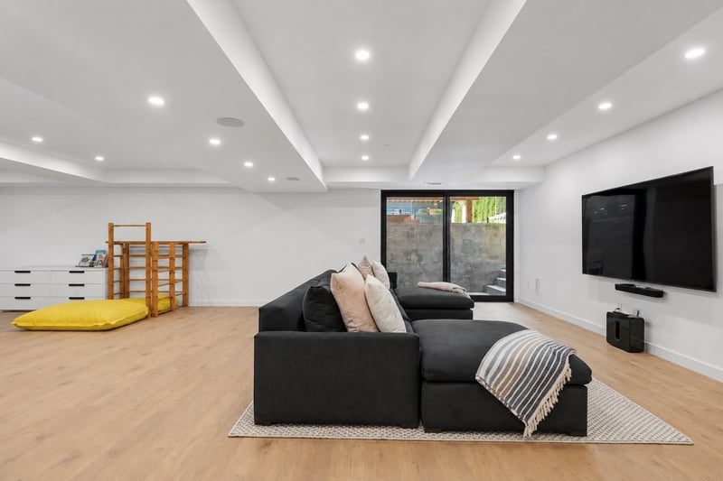 Luxury estate at 128 Lyndhurst Avenue, Toronto, ON — photo 32