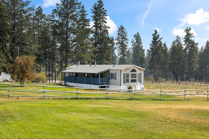 Luxury estate at 5090 Mackinnon Road, Peachland, BC — photo 9