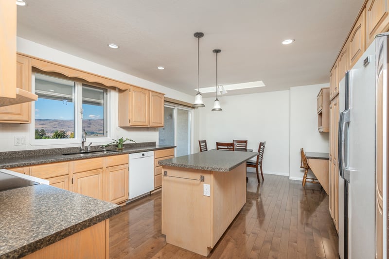 Luxury estate at 3912 Cascade Drive, Vernon, BC — photo 13