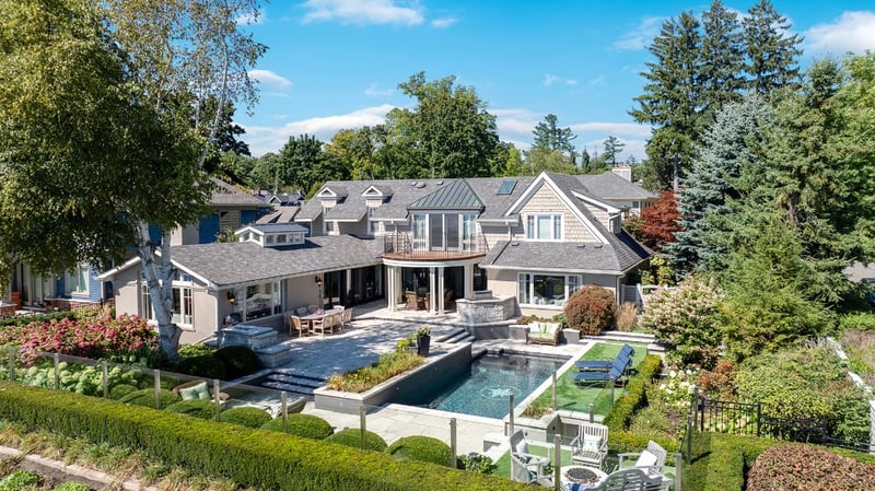 Luxury estate at 8 Chartwell Road, Oakville, ON — photo 2