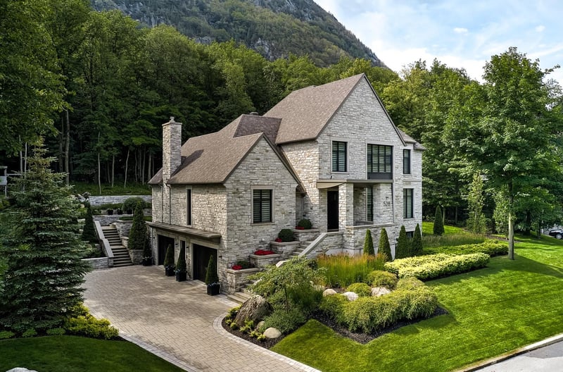 Luxury estate at 528 Rue du Sommet, Mont Saint-Hilaire — photo 26