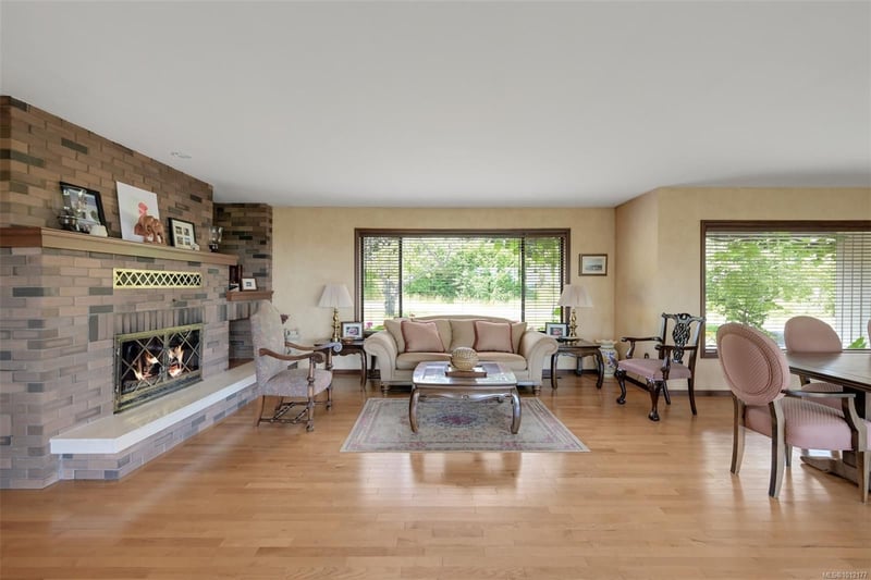 Luxury estate at 5489 Forest Hill Road, Victoria, BC — photo 5