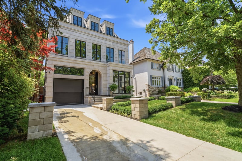 Luxury estate at 204 Forest Hill Road, Toronto, ON — photo 2