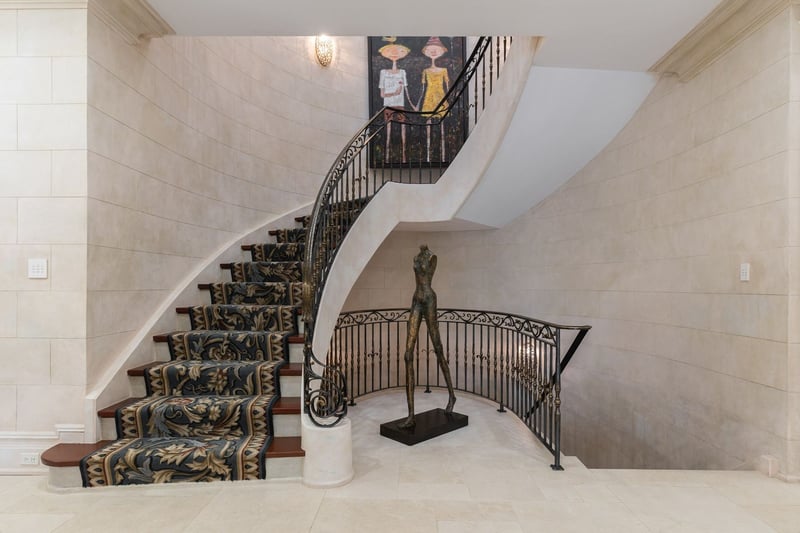 Luxury estate at 45 Bayview Ridge, North York, ON — photo 10