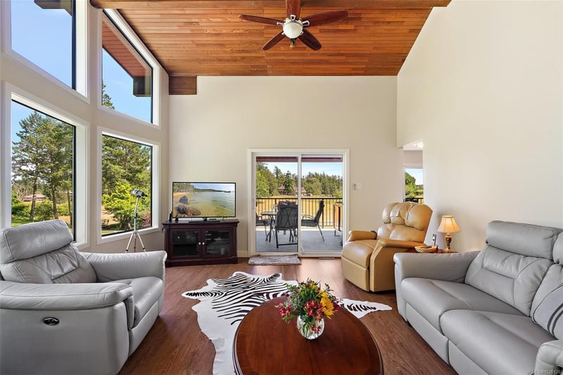 Luxury estate at 1649 Charlton Road, Victoria, BC — photo 9