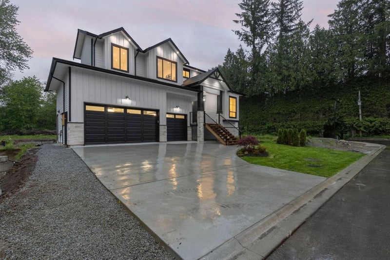 Luxury estate at 11018 243B Street, Maple Ridge, BC — photo 5