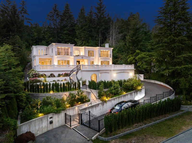 6-bedroom luxury home in 735 Saint Andrews Road, West Vancouver, BC